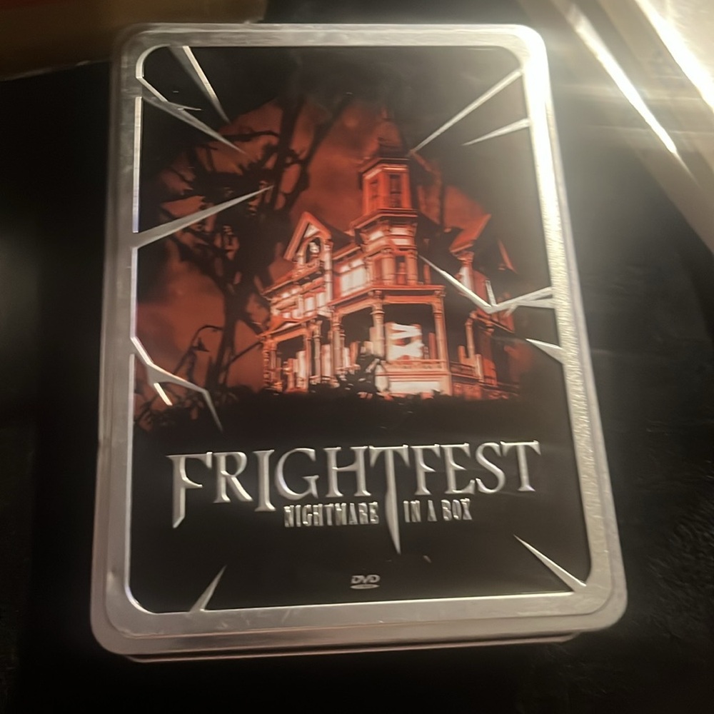 FrightFest Nightmare in a Box 5- DVD’s , bonus . Comes in collectors Tin .2005